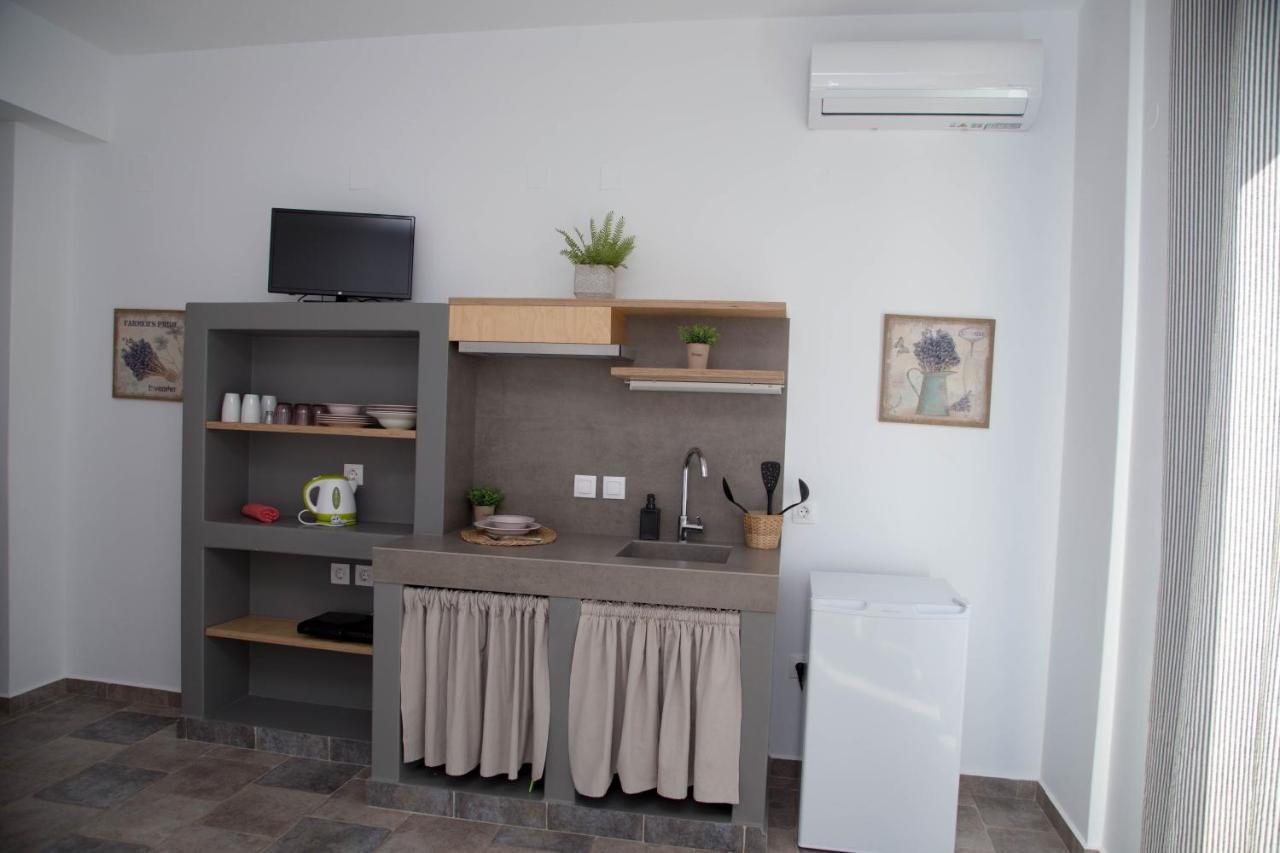 Aparthotel Artemis Makrýgialos Esterno foto