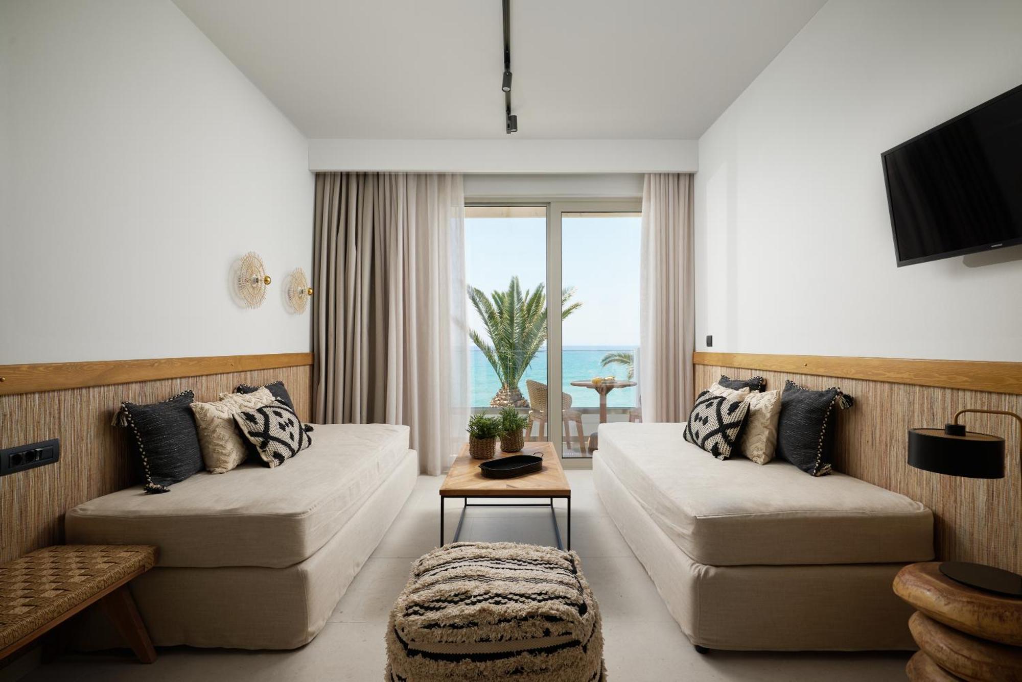 Aparthotel Artemis Makrýgialos Esterno foto