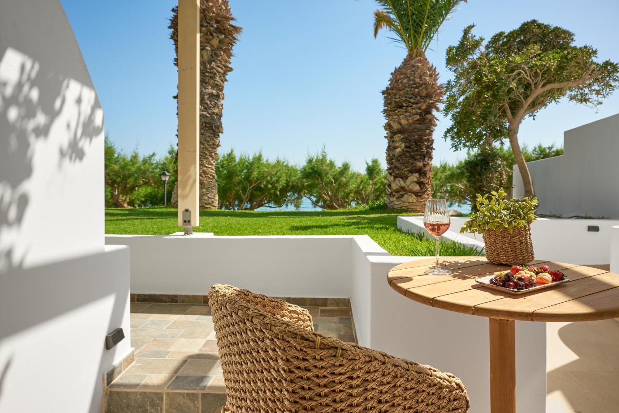 Aparthotel Artemis Makrýgialos Esterno foto